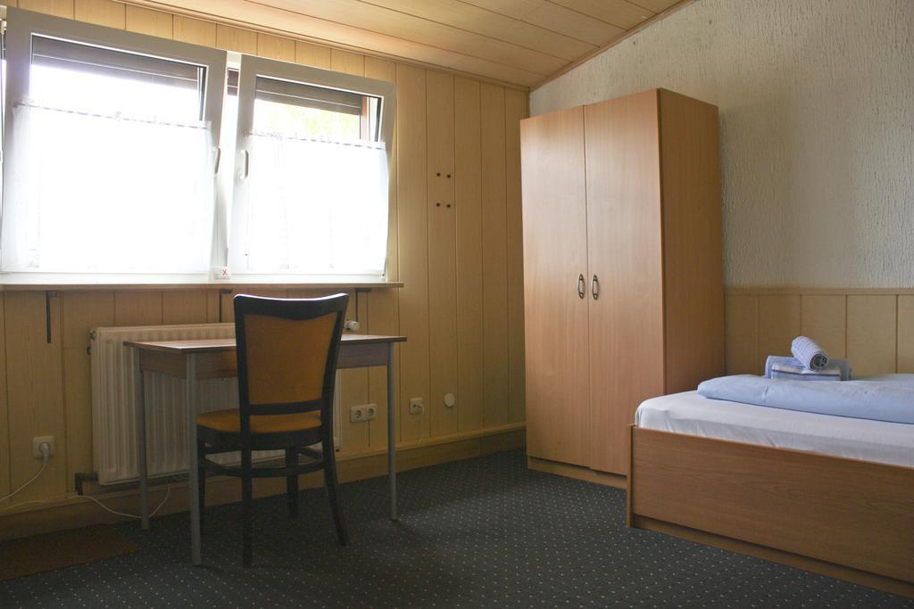 Hotel Gästehaus am Heuss-Platz Erlangen Zimmer foto