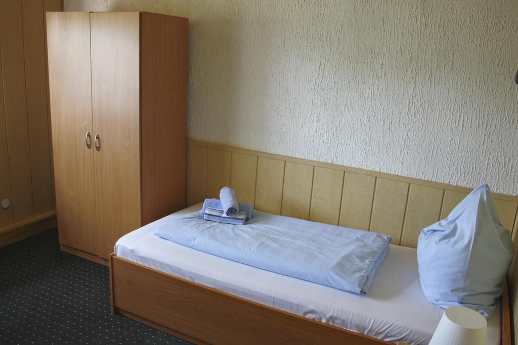 Hotel Gästehaus am Heuss-Platz Erlangen Zimmer foto