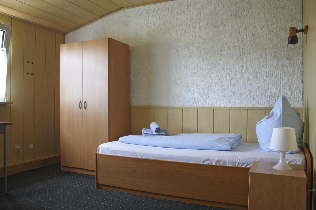 Hotel Gästehaus am Heuss-Platz Erlangen Zimmer foto